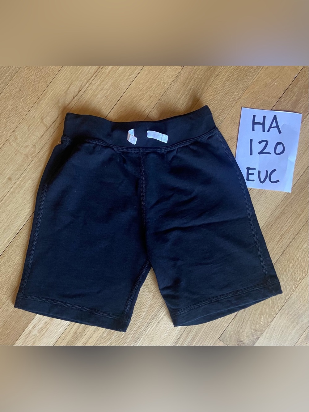 Hanna Andersson size 120(6-7).  Navy knit shorts.